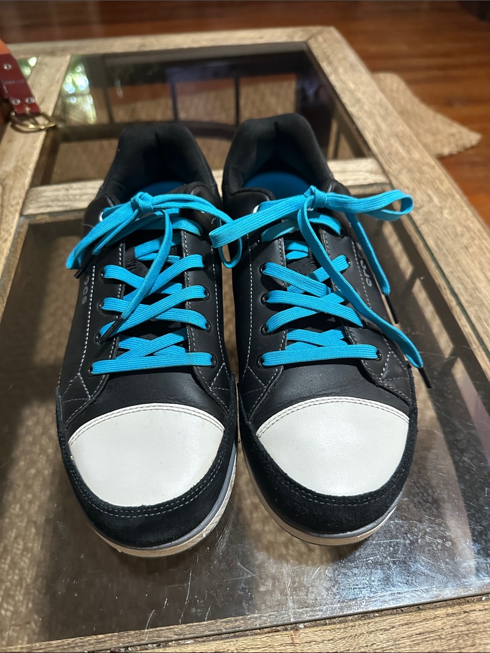 CROCS Preston II Men's Black Leather Golf Shoes with White Toe and Blue Laces - Picture 2 of 7